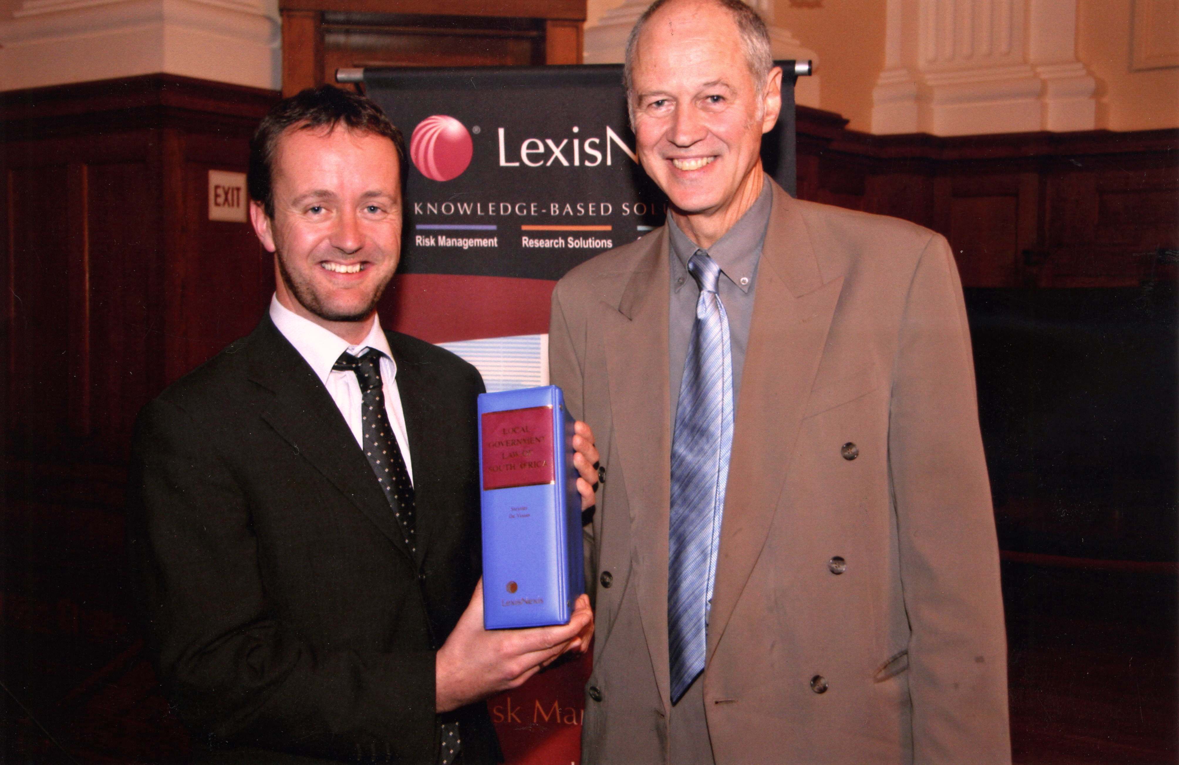 Prof Jaap de Visser (left) takes over from Prof Nico Steytler (right) as the director of the Community Law Centre.