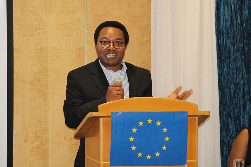 The keynote speaker at the round table was the Speaker of the Western Cape Provincial Parliament, Hon Masizole Mnqasela.